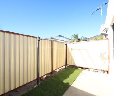 Near New Granny Flat with Own Access. - Photo 4