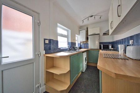 4 bedroom terraced house to rent - Photo 3