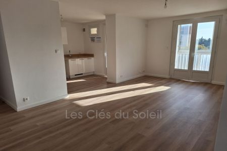 Location appartement 3 pièces 61 m² Toulon - Photo 3