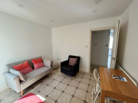 4 bedroom terraced house to rent - Photo 2