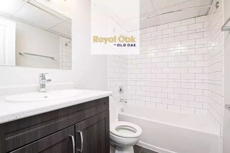 Royal Oak Terrace | 1134 Adelaide St N | 1AR renovated - Photo 2