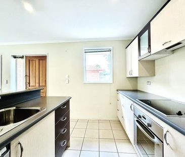 Charming 2BR Unit in Bryndwr for 60 Plus - Photo 2