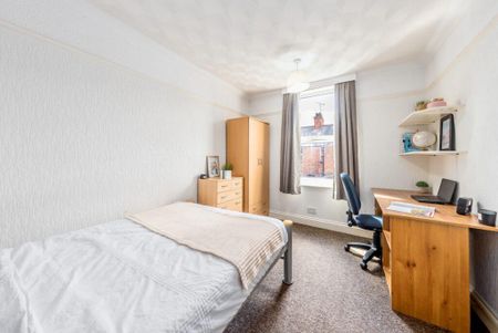 5 bedroom terraced house to rent - Photo 4