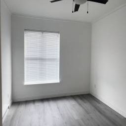 *RENOVATED* 2 BR 1 BATH APARTMENT ON MAIN ST - Photo 4