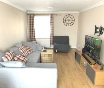 LEE CHAPEL NORTH, BASILDON - Photo 2