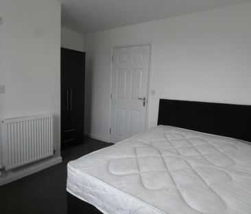 1 bedroom in a flat share to rent - Photo 4