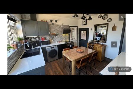 2 bedroom semi-detached house to rent - Photo 4