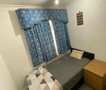 4 bedroom house share to rent - Photo 3