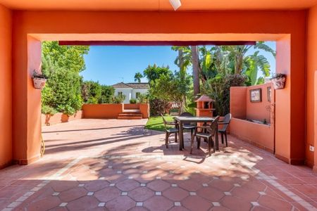 4 Bedroom Townhouse For Rent in The Golden Mile, Málaga - Photo 3