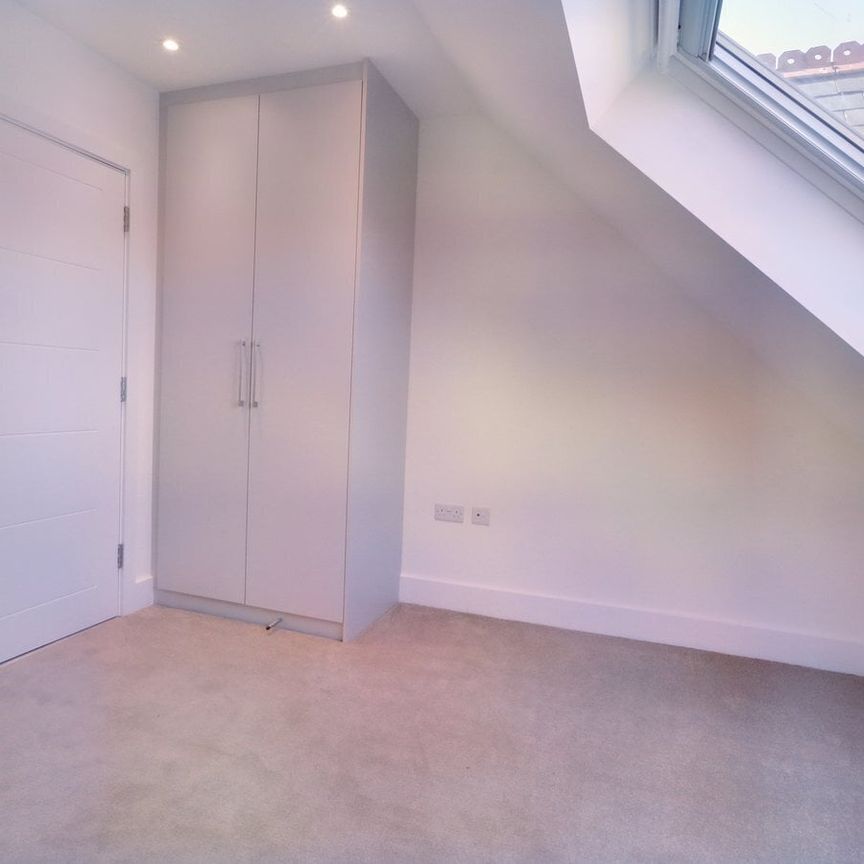 Flat 7, High Road, Harrow Weald, HA3 - Photo 1