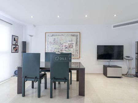 Contemporary duplex penthouse for rent, situated in a building with an elegant Modernista façade in the heart of Valencia's Pla del Remei district - Foto 5