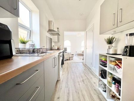 2 bedroom flat to rent - Photo 5