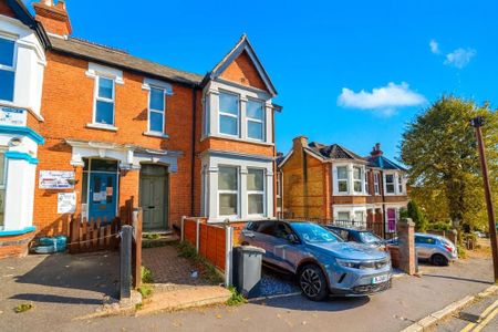 1 bedroom in a house share to rent - Photo 5