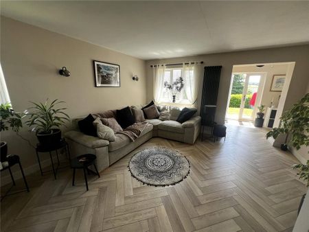 3 bedroom detached house to rent - Photo 2