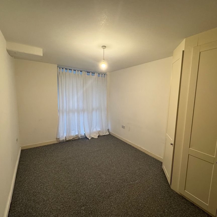 2 Bed Flat, Northolt Road, HA2 - Photo 1
