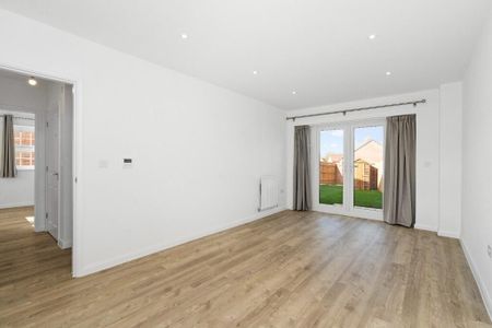 3 bedroom detached house to rent - Photo 2