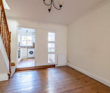 2 bedroom terraced house to rent - Photo 4