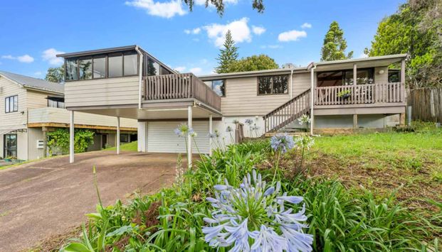 3 Beddy with Garage and Large back yard - Move... - Photo 1