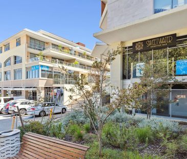 Modern Two-Bedroom Apartment in Prime East Fremantle Location - Photo 2