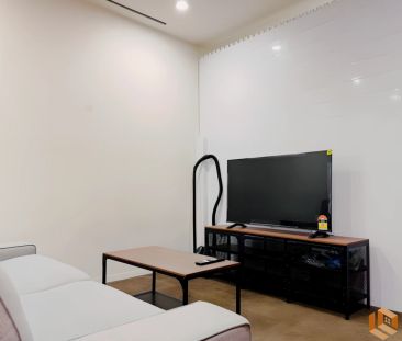 2b1b - Master Bedroom - Photo 1