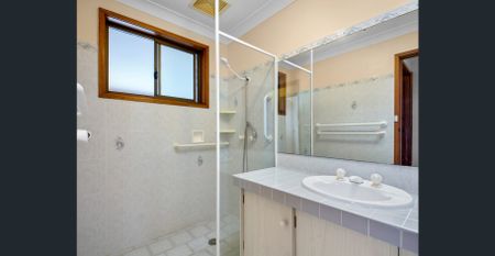 Close to the lake! - Photo 5