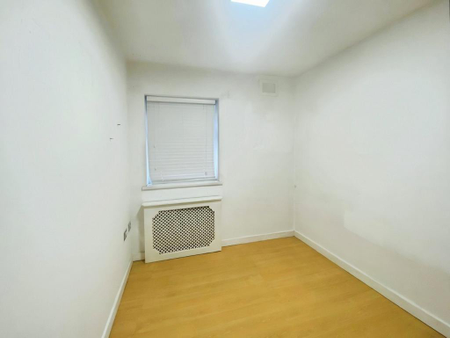 4 bedroom semi-detached house to rent - Photo 5