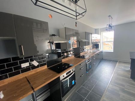 5 bedroom apartment to rent - Photo 3