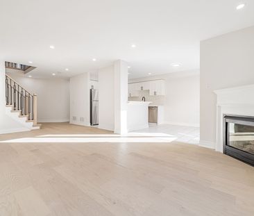 For Lease - 105 Millcliff Circle, Aurora, Ontario - Photo 2