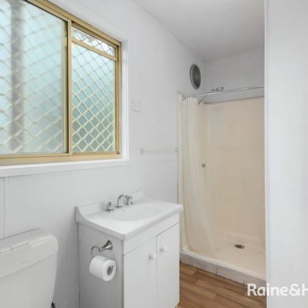 Neat and Tidy Two Bedroom Flat - Photo 3