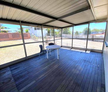 Lovely Home within Mansfield State High School Catchment - Photo 6