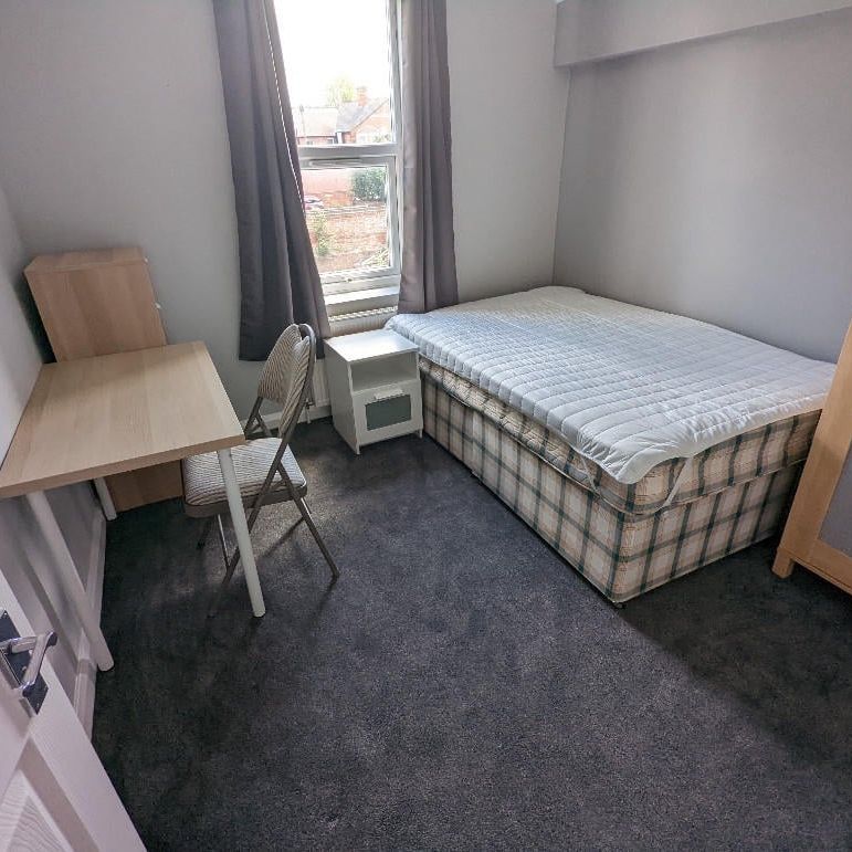 Room in a Shared House, Palmer Park Avenue, RG6 - Photo 1