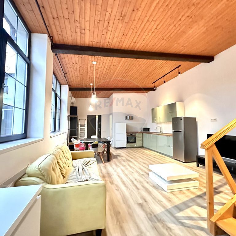 Casă/apartament tip studio/curte de inchiriat Parc Bazil... - Fotografie 1