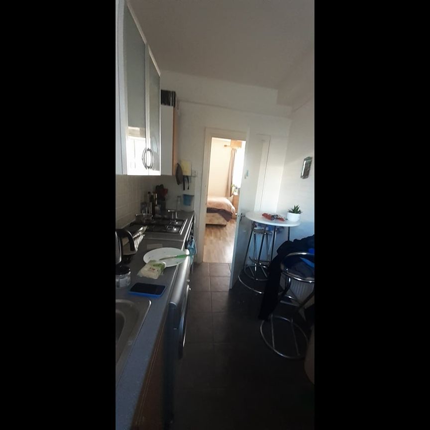 Studio Flat, Elim Estate, SE1 - Photo 1