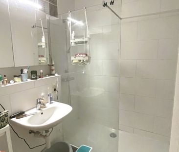 Gelijkvloers 2-kamerappartement met mogelijkheid autostaanplaats - Foto 4