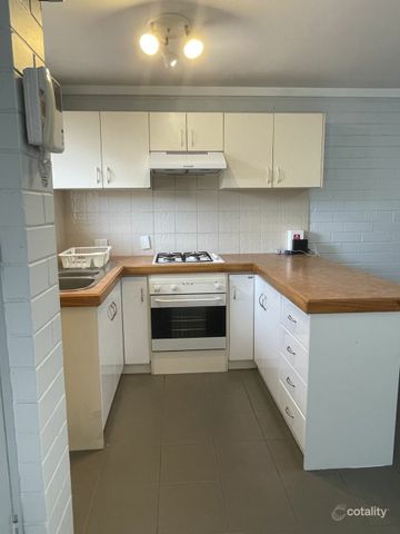 Modern, low-maintenance living in the heart of Wembley - Photo 4