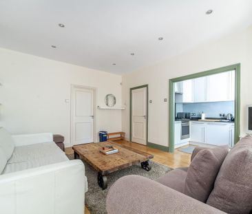 2 bedroom flat to rent - Photo 2