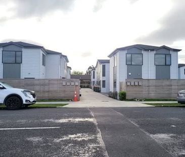 3 Bedroom + 2 Bathrooms Townhouse - Photo 1