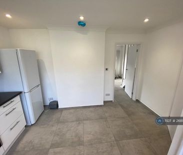 3 bedroom end of terrace house to rent - Photo 6