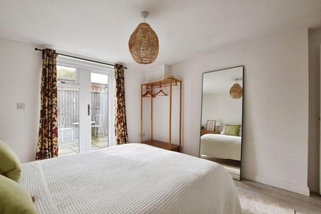 2 bedroom ground floor flat to rent - Photo 3