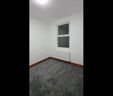 3 Bed Maisonette, London, E13 - Photo 1