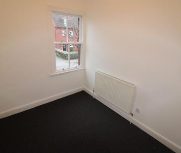 3 bedroom terraced house to rent - Photo 4