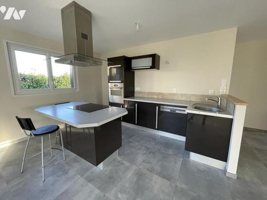 A LOUER- MAISON 4 CHAMBRES- LE GENEST-SAINT-ISLE- 10 MIN DE LAVAL - Photo 1