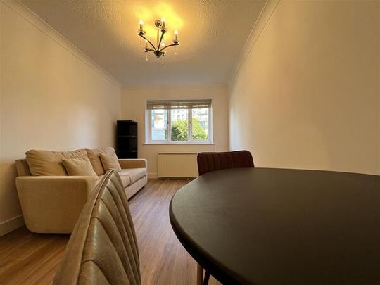 Queens Court, Bridge Street - Photo 1