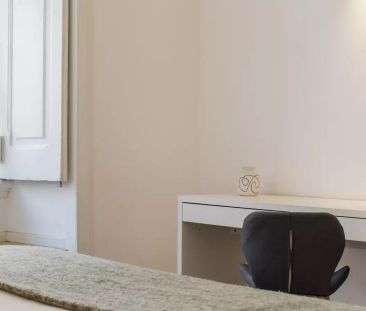 Room for rent in 6-bedroom apartment in Arroios - Photo 5