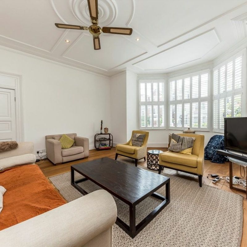 Alexandra Park Road, N10, London - Photo 1