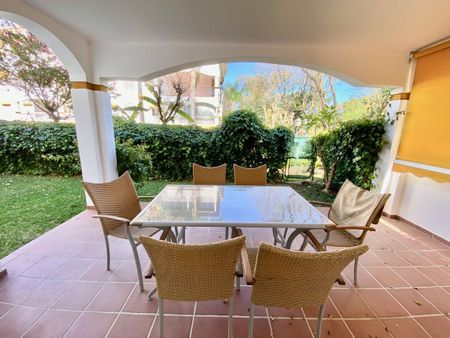 Apartamento planta baja en alquiler en Marbella, Marbella - Photo 2