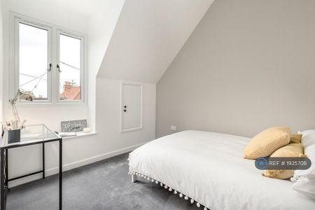 2 bedroom semi-detached house to rent - Photo 4