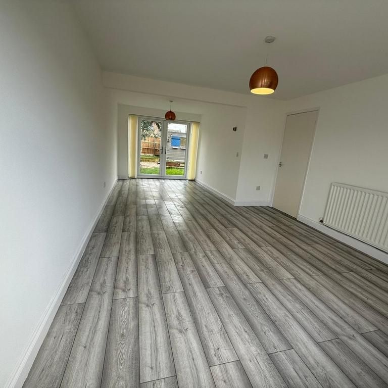 3 bedroom semi-detached house to rent - Photo 1