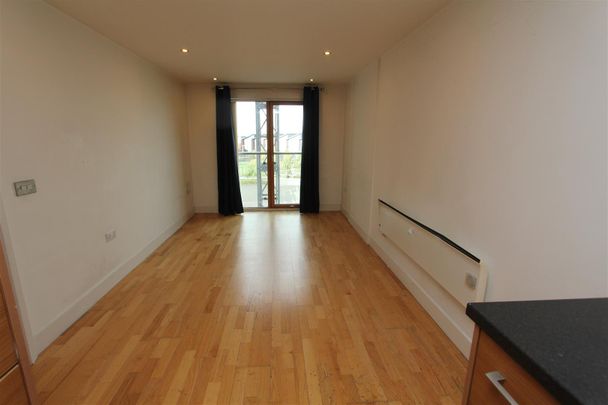 La Salle, Leeds City Centre, LS10 1NH - Photo 1