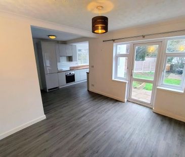 3 bedroom semi-detached house to rent - Photo 3